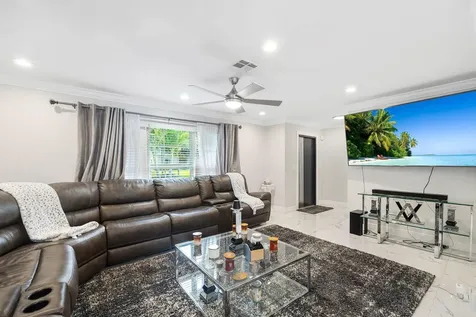 2045 Pinehurst Drive West Palm Beach FL 33407
