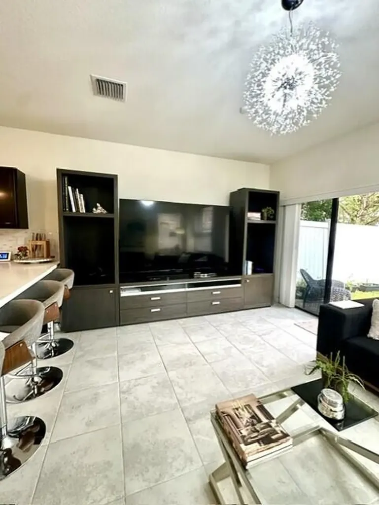 9207 W 33rd Lane Hialeah FL 33018