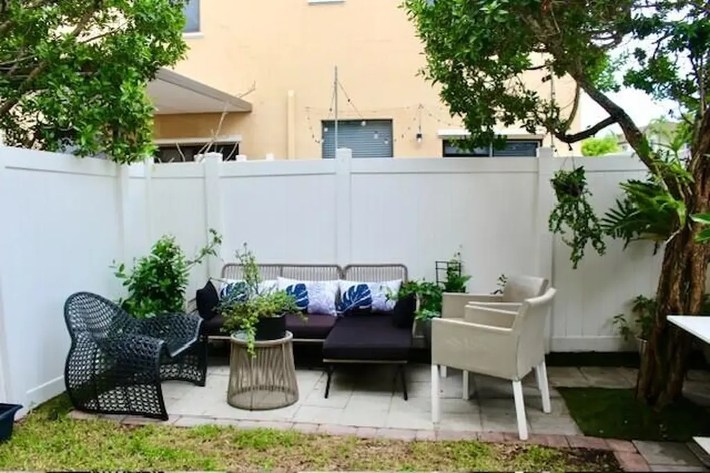 9207 W 33rd Lane Hialeah FL 33018