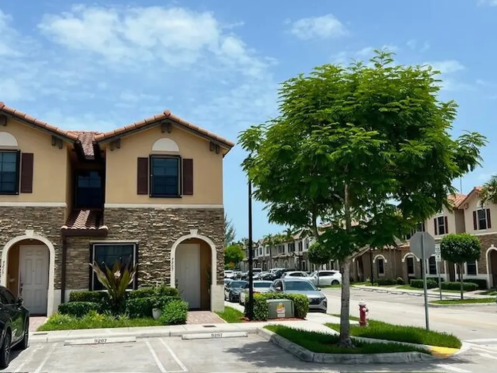 9207 W 33rd Lane Hialeah FL 33018