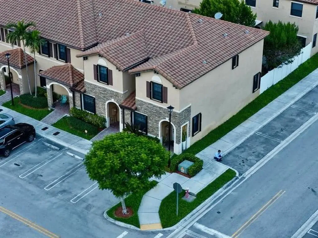 9207 W 33rd Lane Hialeah FL 33018