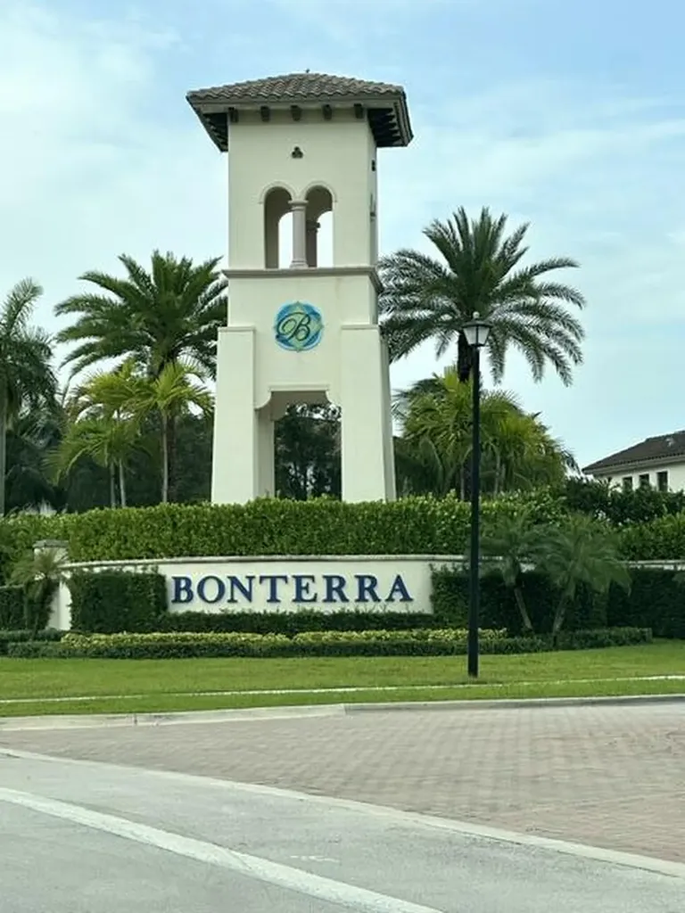 9207 W 33rd Lane Hialeah FL 33018