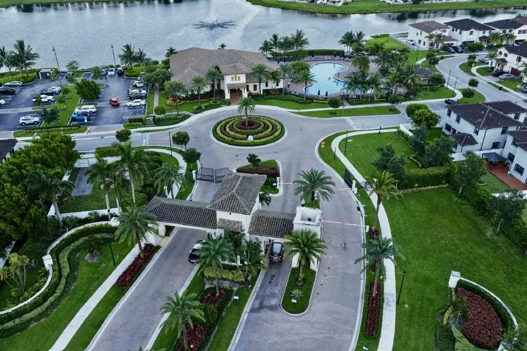 9207 W 33rd Lane Hialeah FL 33018