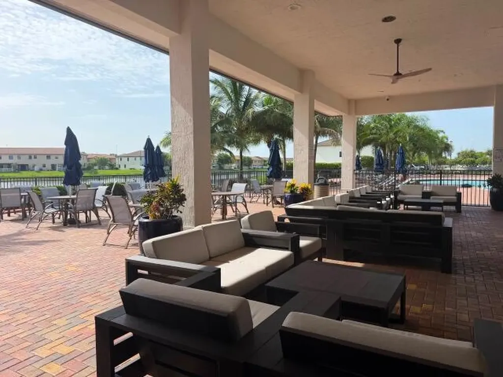 9207 W 33rd Lane Hialeah FL 33018