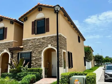 9207 W 33rd Lane Hialeah FL 33018