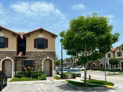 9207 W 33rd Lane Hialeah FL 33018