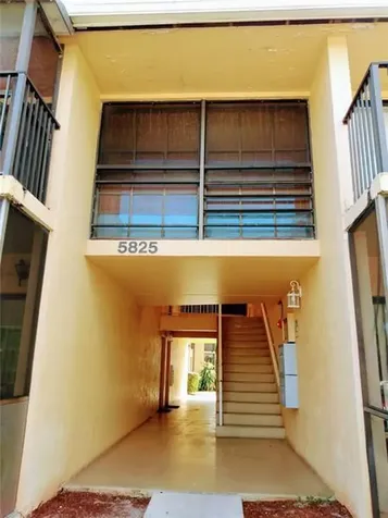 5825 Washington Street Hollywood FL 33023