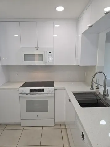 3905 N Nob Hill Road Sunrise FL 33351