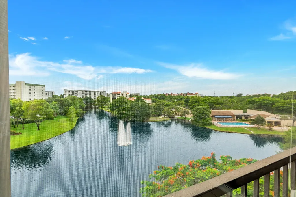 2334 S Cypress Bend Drive Pompano Beach FL 33069