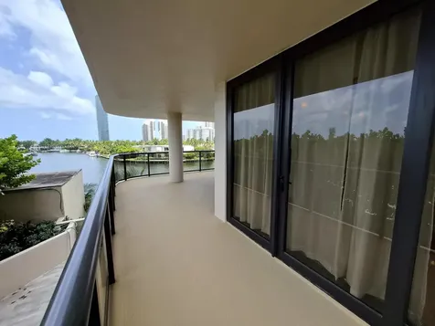 19667 Turnberry Way Aventura FL 33180