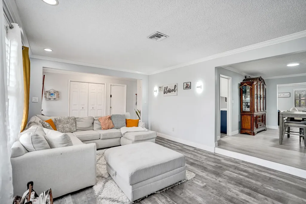 1852 NW 82nd Avenue Coral Springs FL 33071