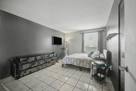 240 W Park Drive Miami FL 33172