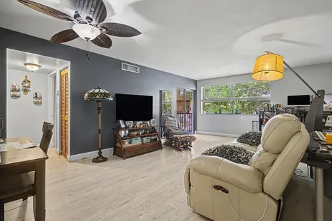 240 W Park Drive Miami FL 33172