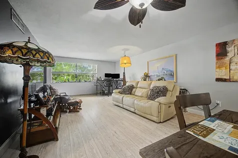 240 W Park Drive Miami FL 33172