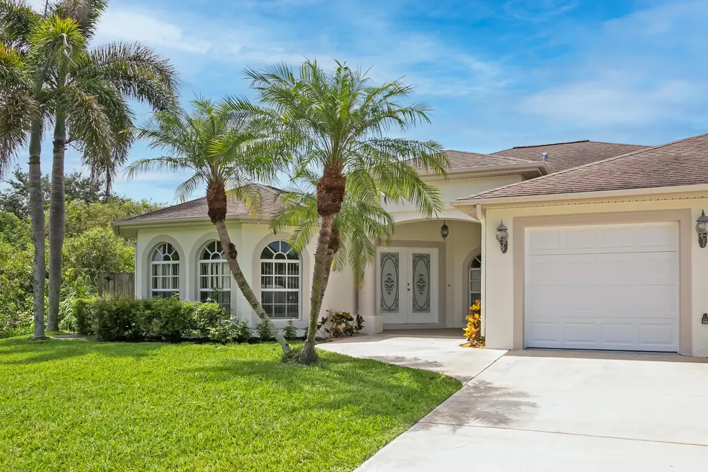 1218 SW Santiago Avenue Port St Lucie FL 34953