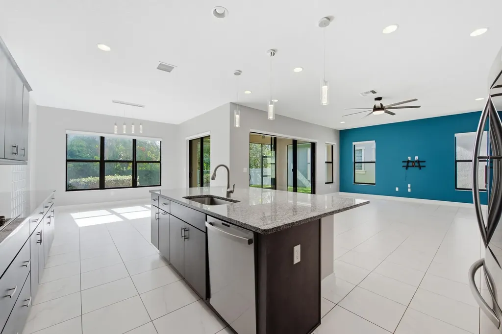 3791 NW 87th Way Coral Springs FL 33065