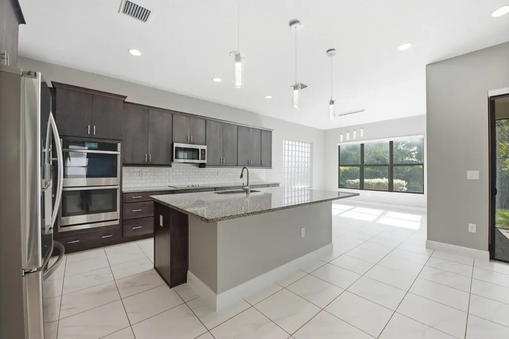 3791 NW 87th Way Coral Springs FL 33065