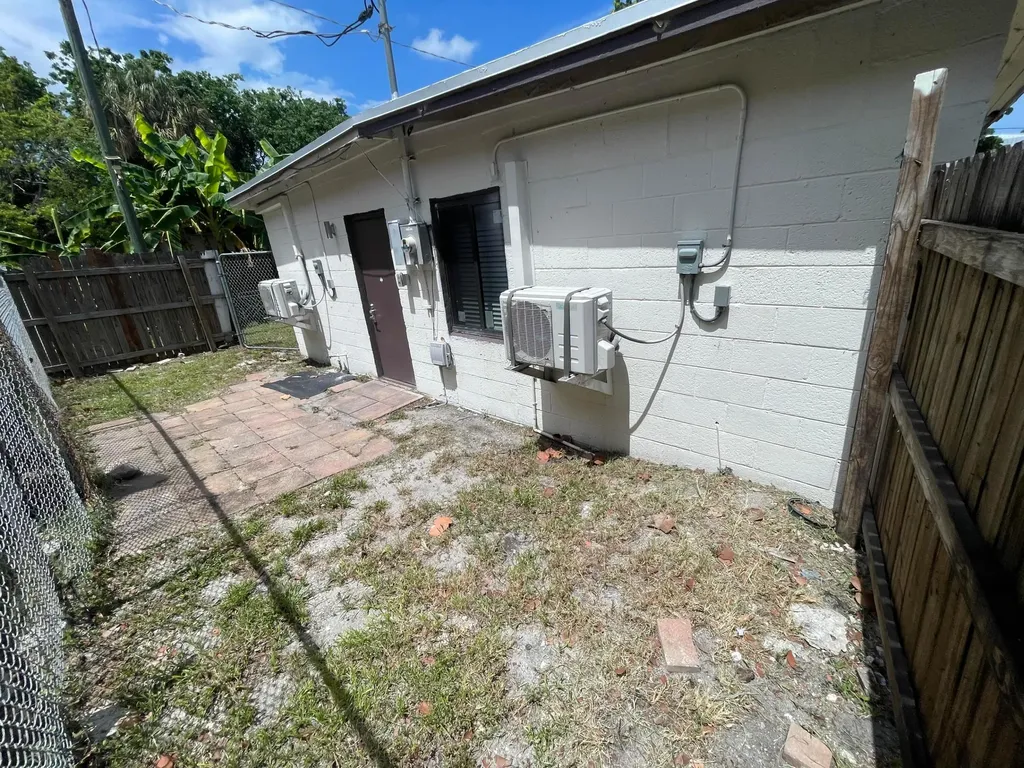 103 NW 7th Avenue Pompano Beach FL 33060