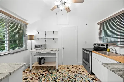 305 NE 14th Avenue Fort Lauderdale FL 33301