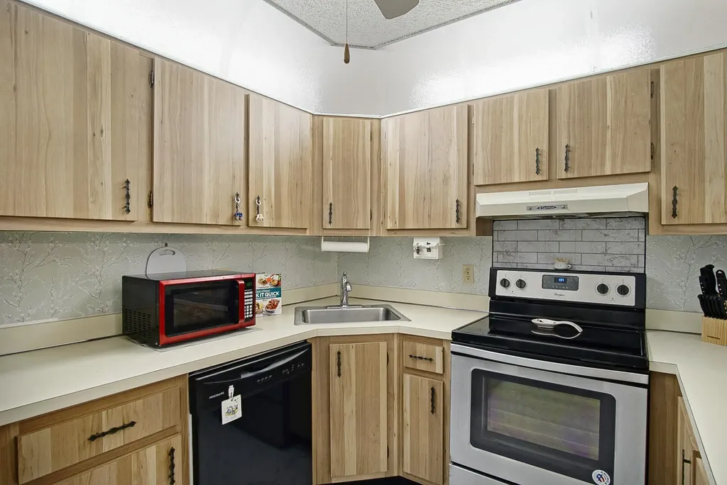 5930 Whispering Pine Way Greenacres FL 33463
