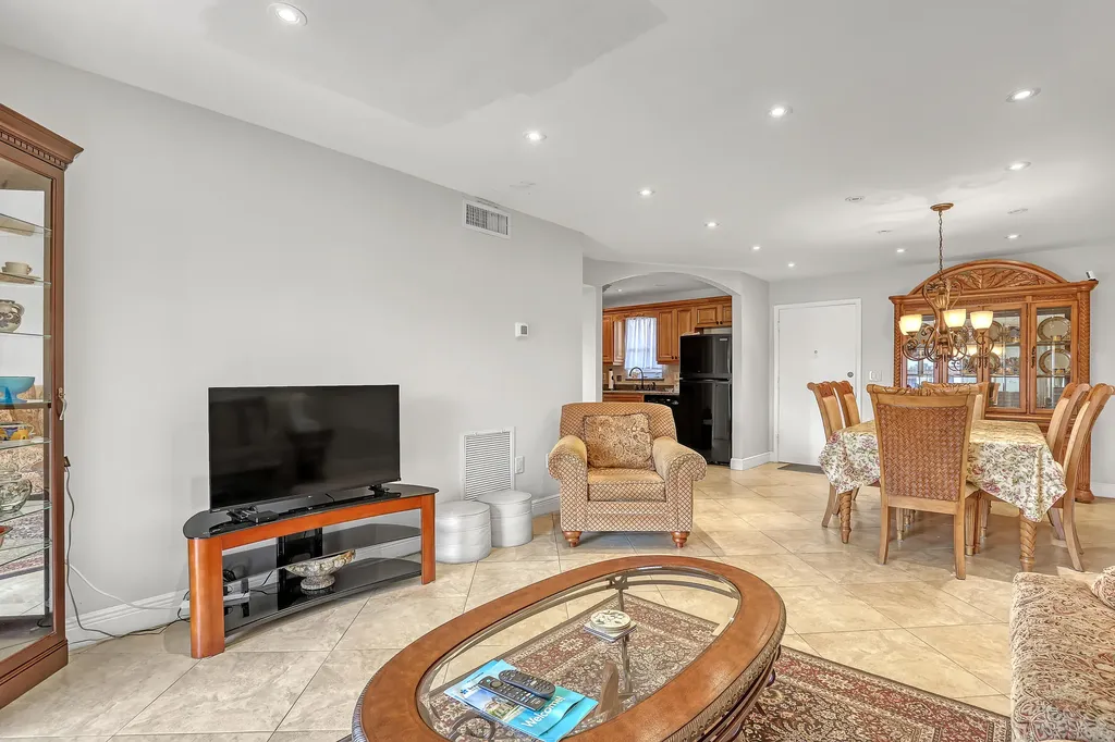 504 Davis Road Palm Springs FL 33461
