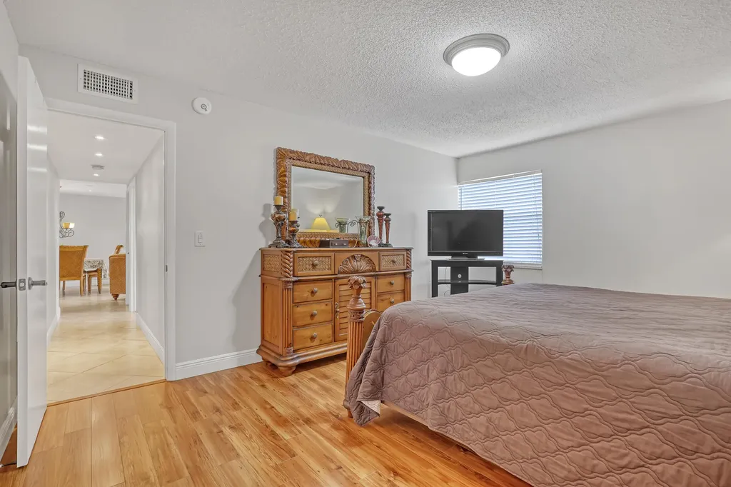 504 Davis Road Palm Springs FL 33461