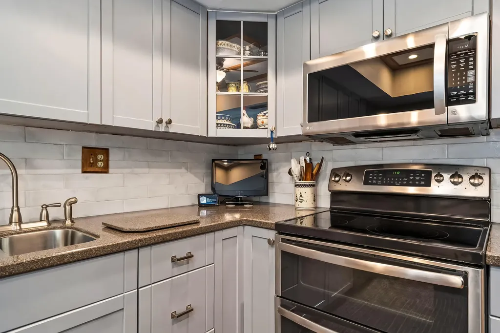 9533 NW 2nd Place Coral Springs FL 33071