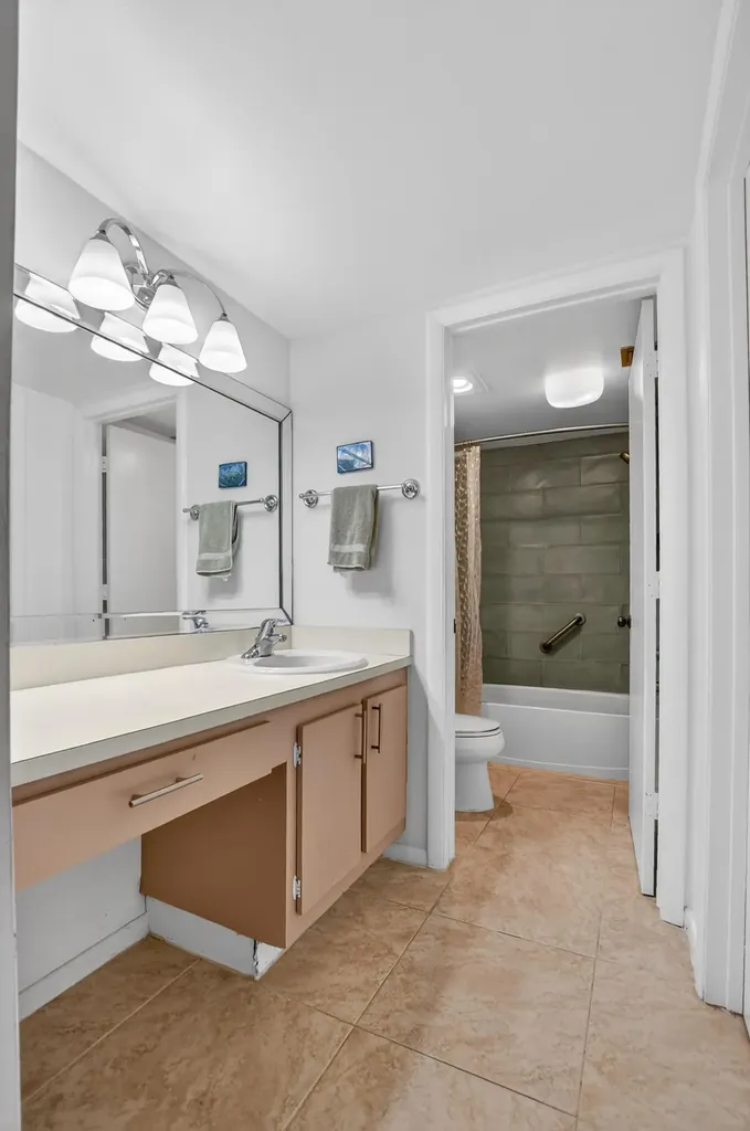 265 SE 10th Street Deerfield Beach FL 33441