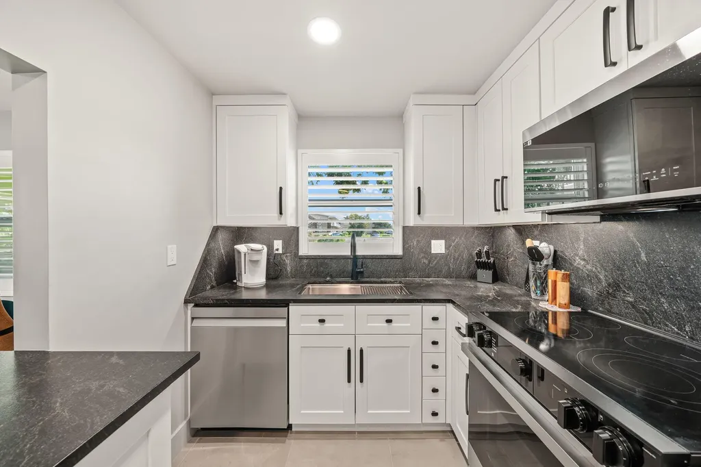 135 Andover F West Palm Beach FL 33417
