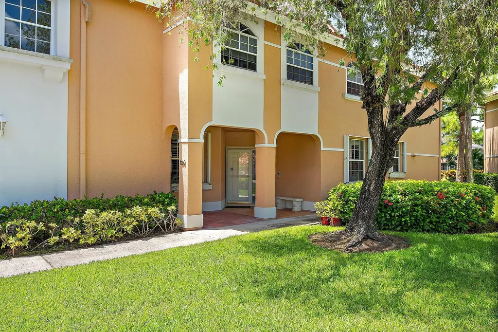120 Legendary Circle Palm Beach Gardens FL 33418