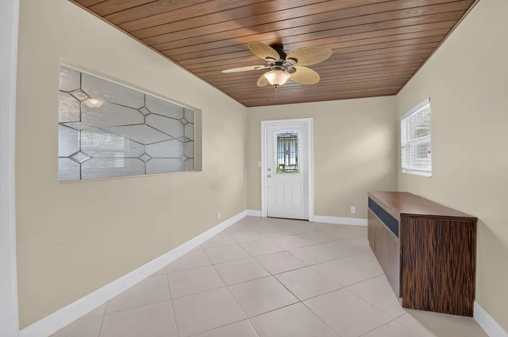 6103 Stanley Lane Delray Beach FL 33484