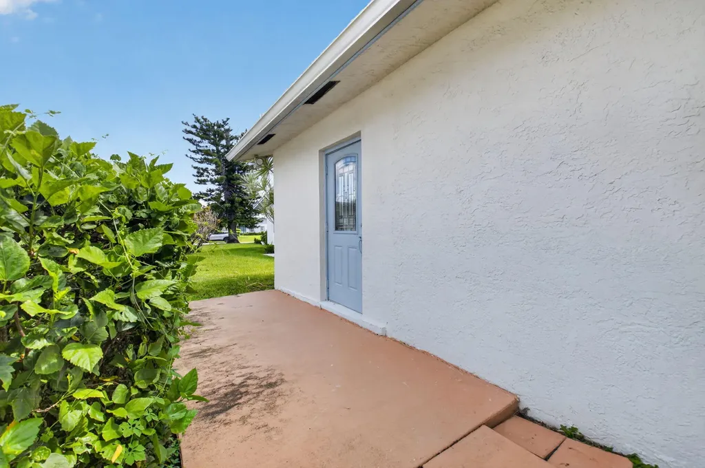 6103 Stanley Lane Delray Beach FL 33484