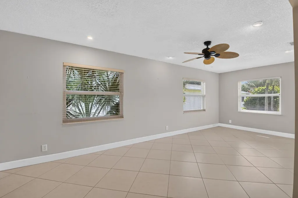 6103 Stanley Lane Delray Beach FL 33484