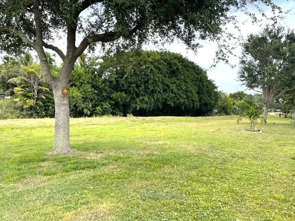237 High Point Court W Delray Beach FL 33445
