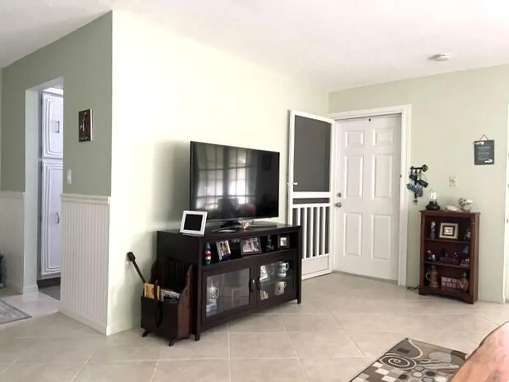 237 High Point Court W Delray Beach FL 33445