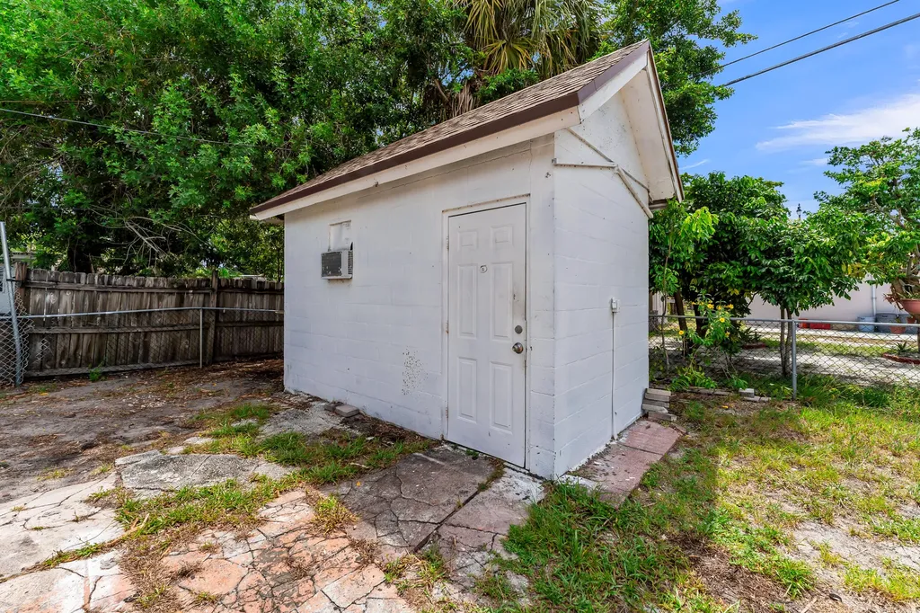 1712 NE 50th Court Pompano Beach FL 33064