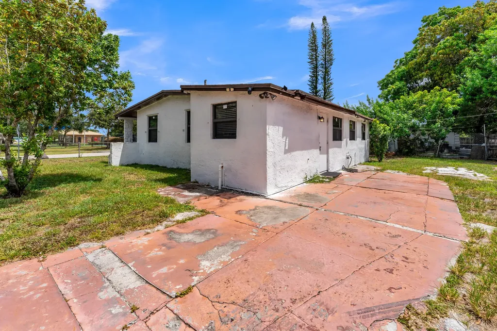 1712 NE 50th Court Pompano Beach FL 33064