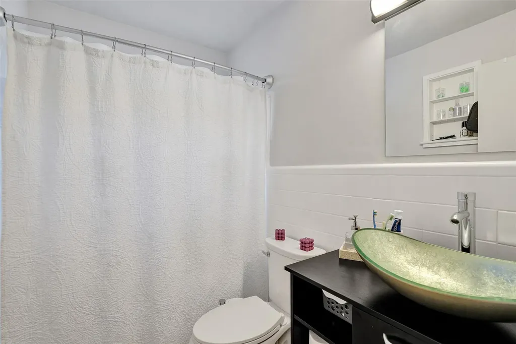 4240 NW 21st Avenue Oakland Park FL 33309