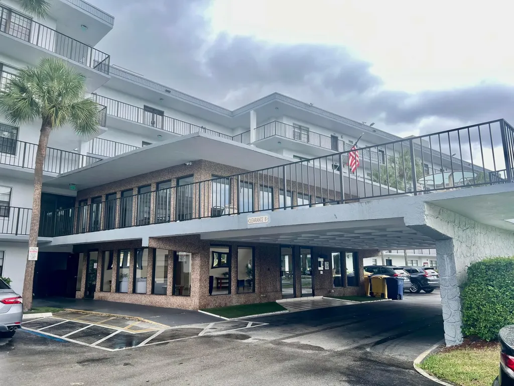 9235 SW 8th Street Boca Raton FL 33428