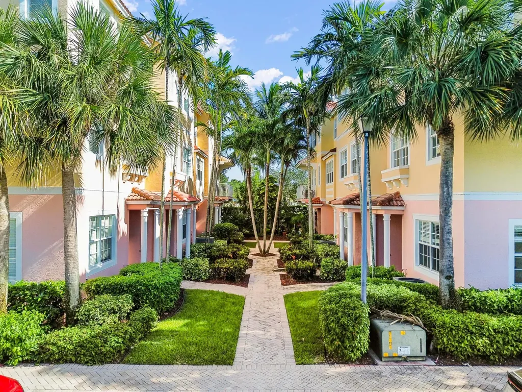 131 Harbors Way Boynton Beach FL 33435