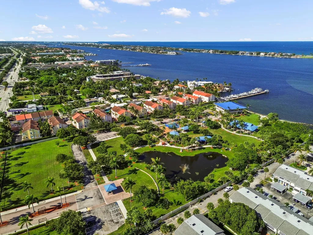 131 Harbors Way Boynton Beach FL 33435