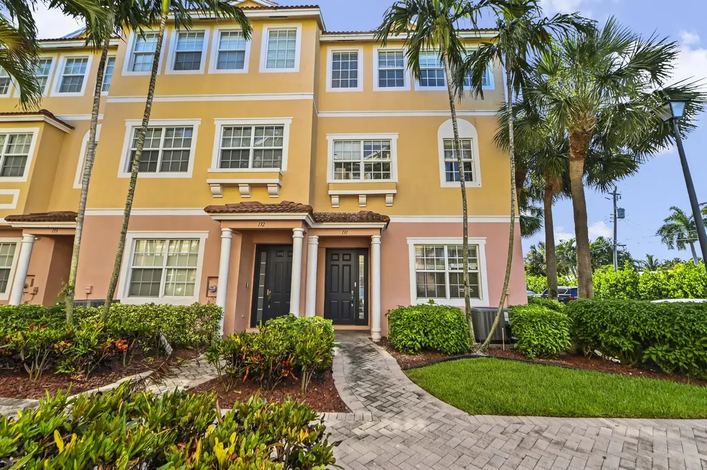 131 Harbors Way Boynton Beach FL 33435