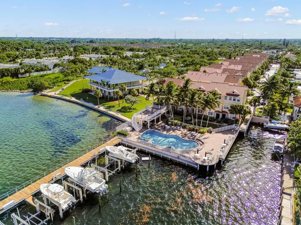 131 Harbors Way Boynton Beach FL 33435