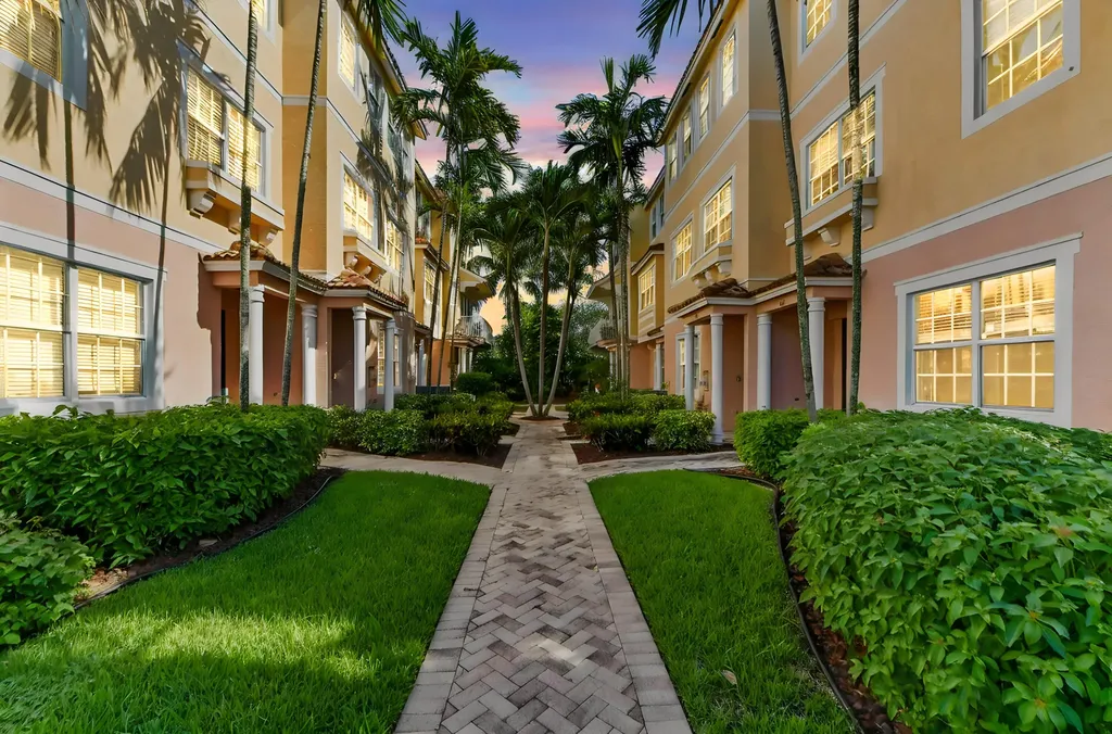 131 Harbors Way Boynton Beach FL 33435