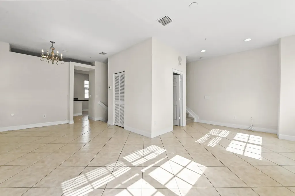 131 Harbors Way Boynton Beach FL 33435