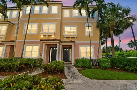 131 Harbors Way Boynton Beach FL 33435