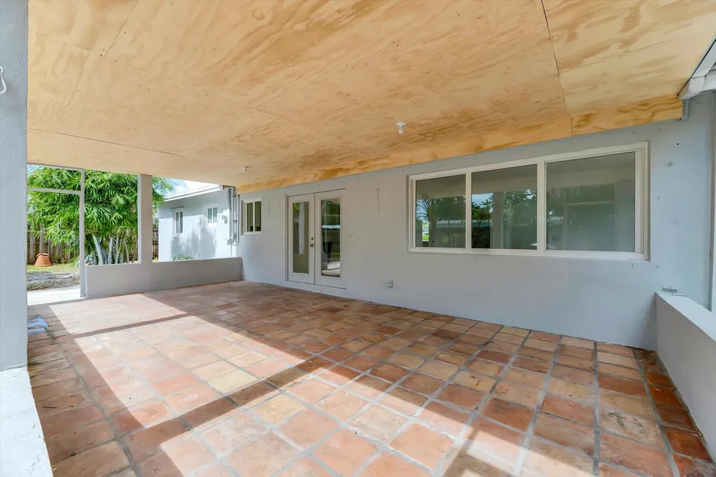 1404 SW 1st Avenue Deerfield Beach FL 33441