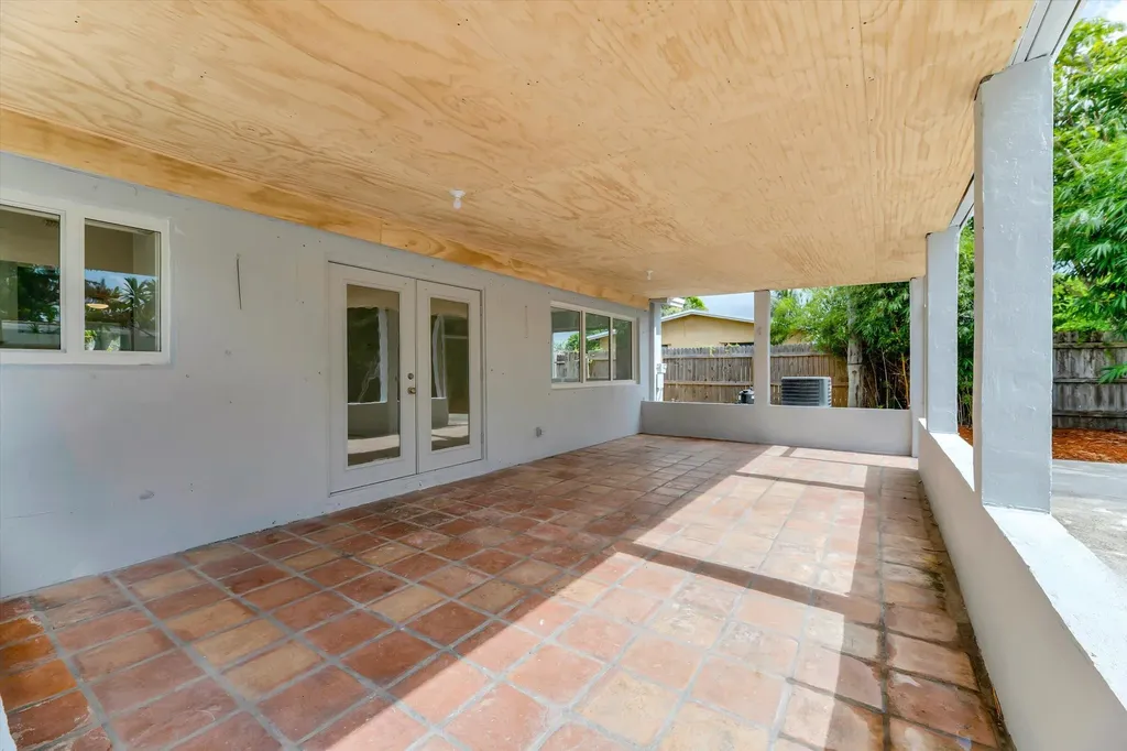 1404 SW 1st Avenue Deerfield Beach FL 33441