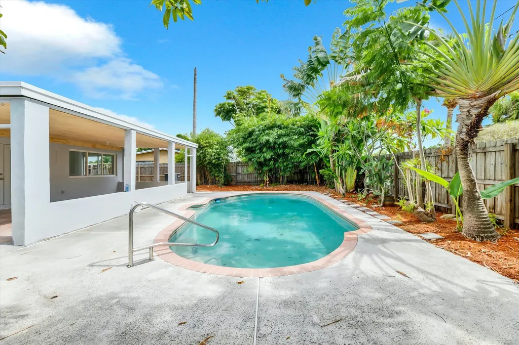 1404 SW 1st Avenue Deerfield Beach FL 33441