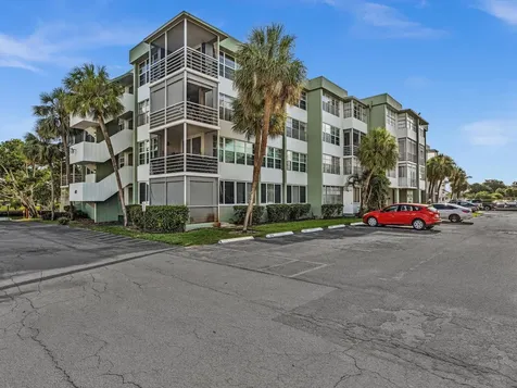 2741 Taft Street Hollywood FL 33020